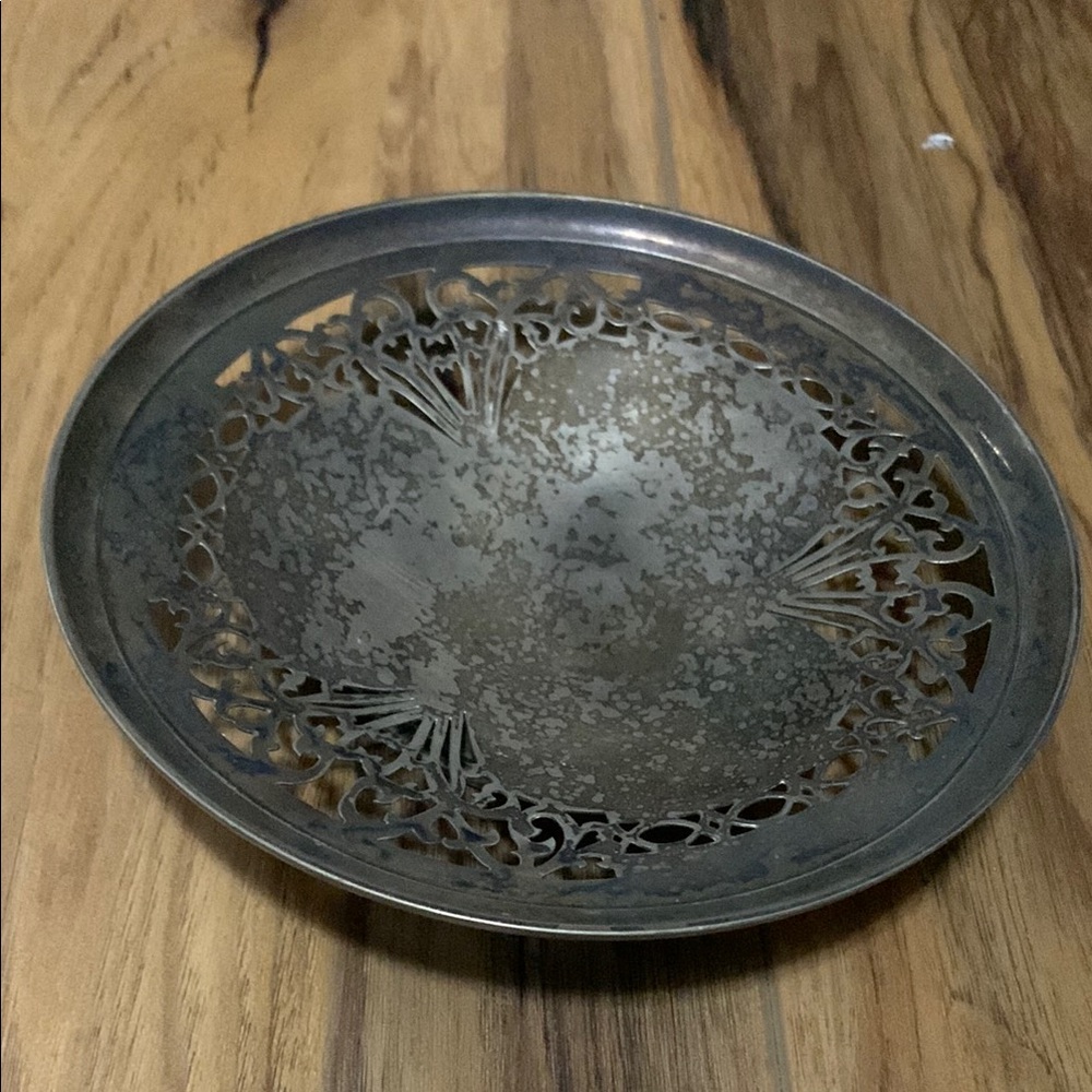 Vintage silver plated ornate 6” raised plate 3 leaf clover pattern and scrolling